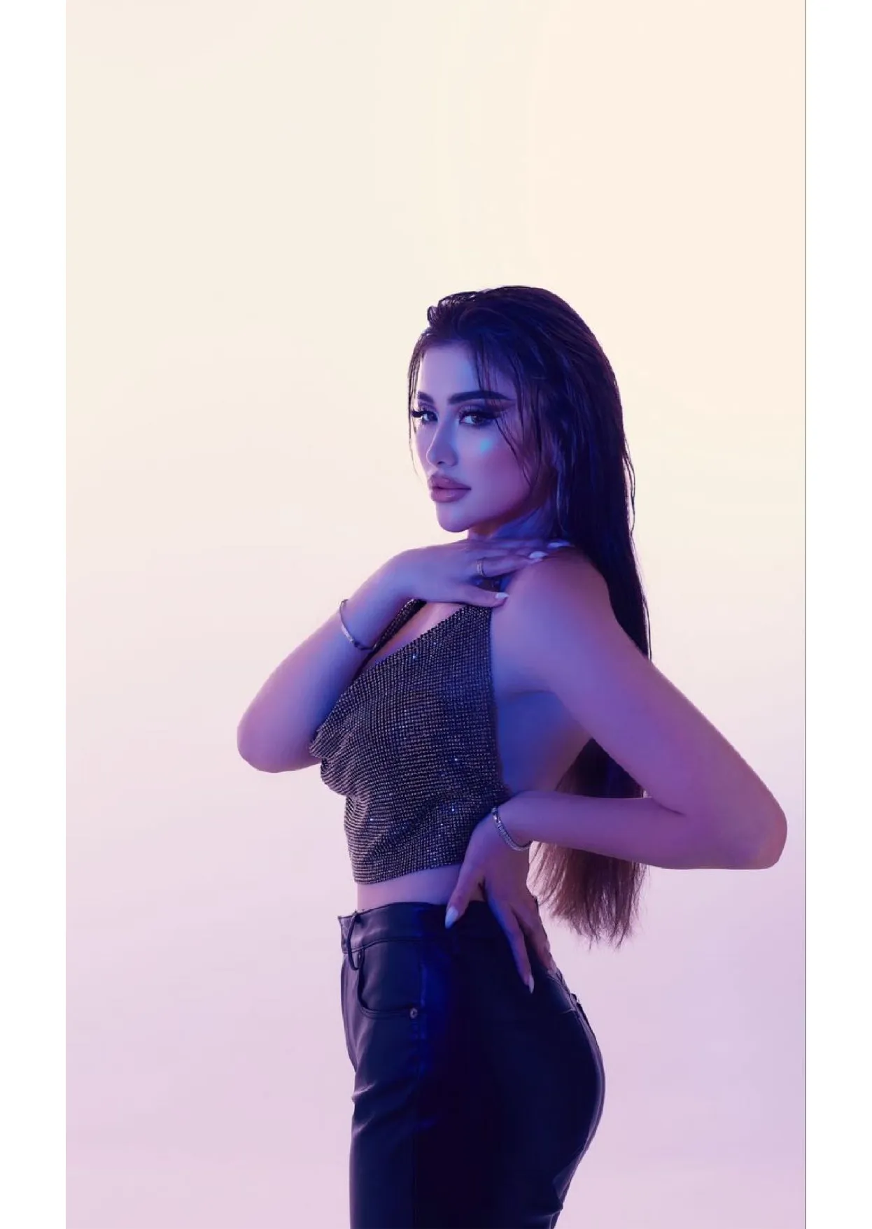 Adhavi