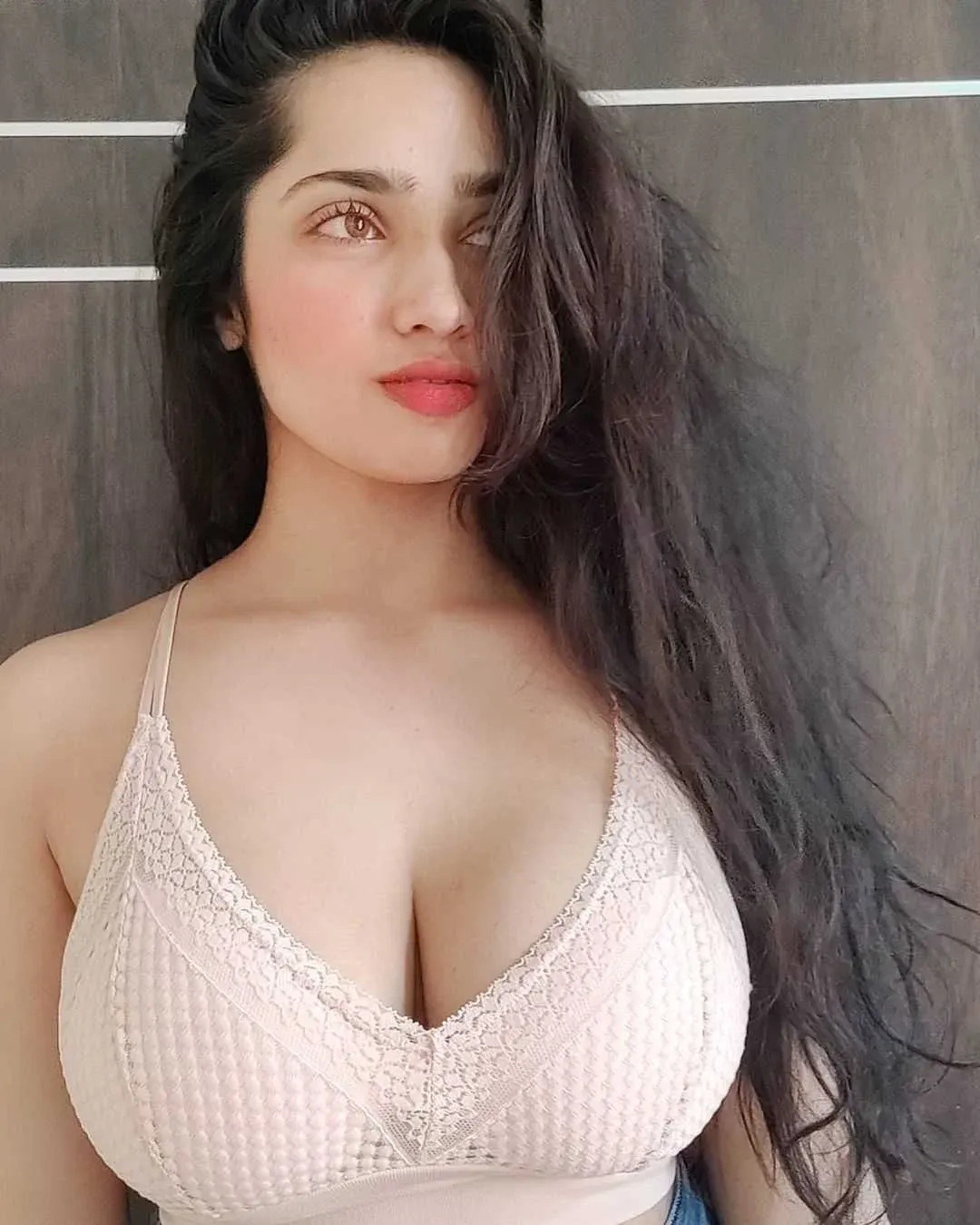 Quiet Type VIP Call Girls Who Prefer Slow Meetings in Surat