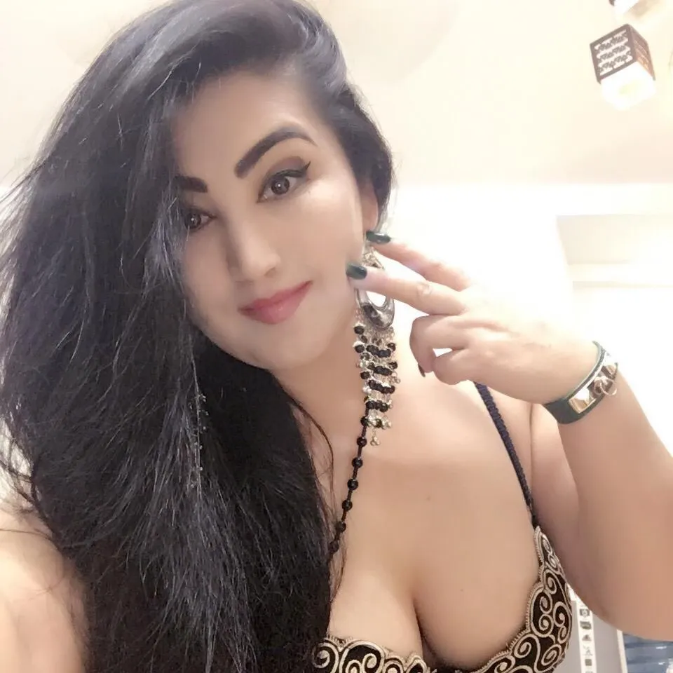 Free Pick and Drop Housewife Call Girl Service in Badaun