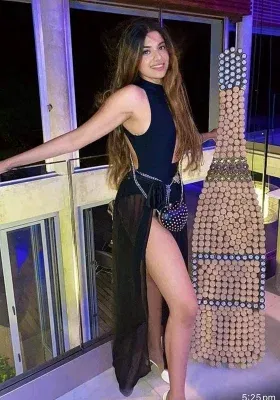 Take Erotic Service from Caring Vip Call Girl in Farrukhabad