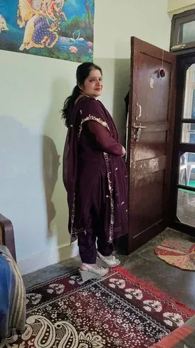 A Hot and Erotic Housewife Aunty Call girl in Palwal
