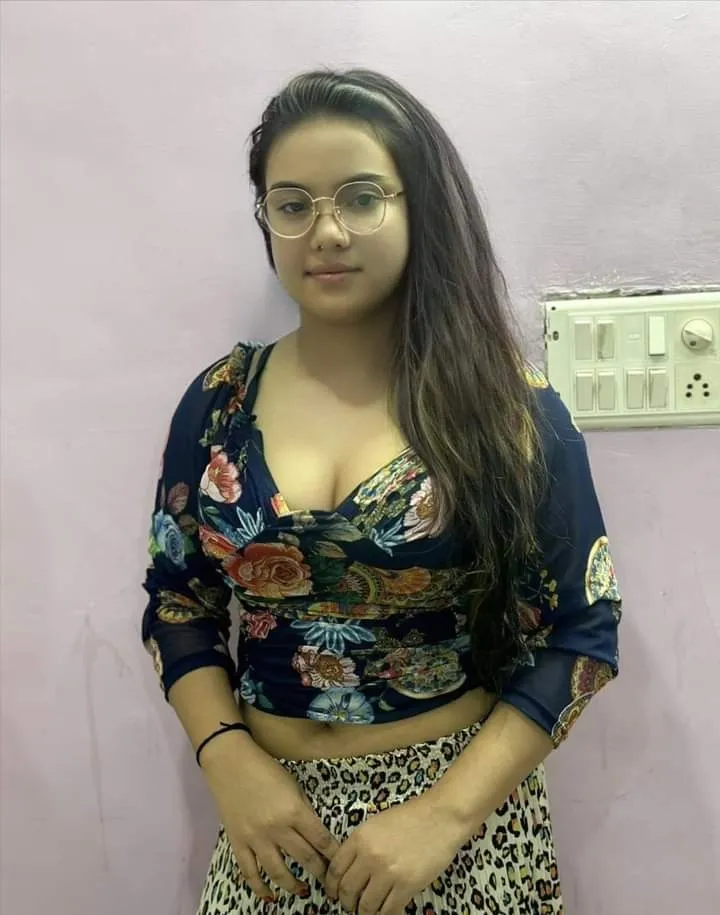 A hot mistress for you, come and tour my body in private.